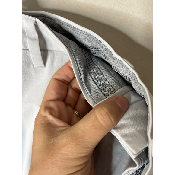 COLE HAAN Grand OS Khaki Shorts Size 40 - Picture 3 of 5